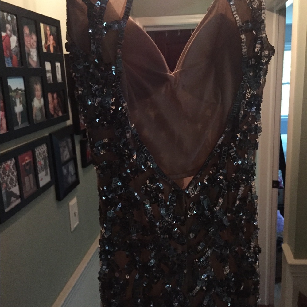 Gown - Picture 3 of 8